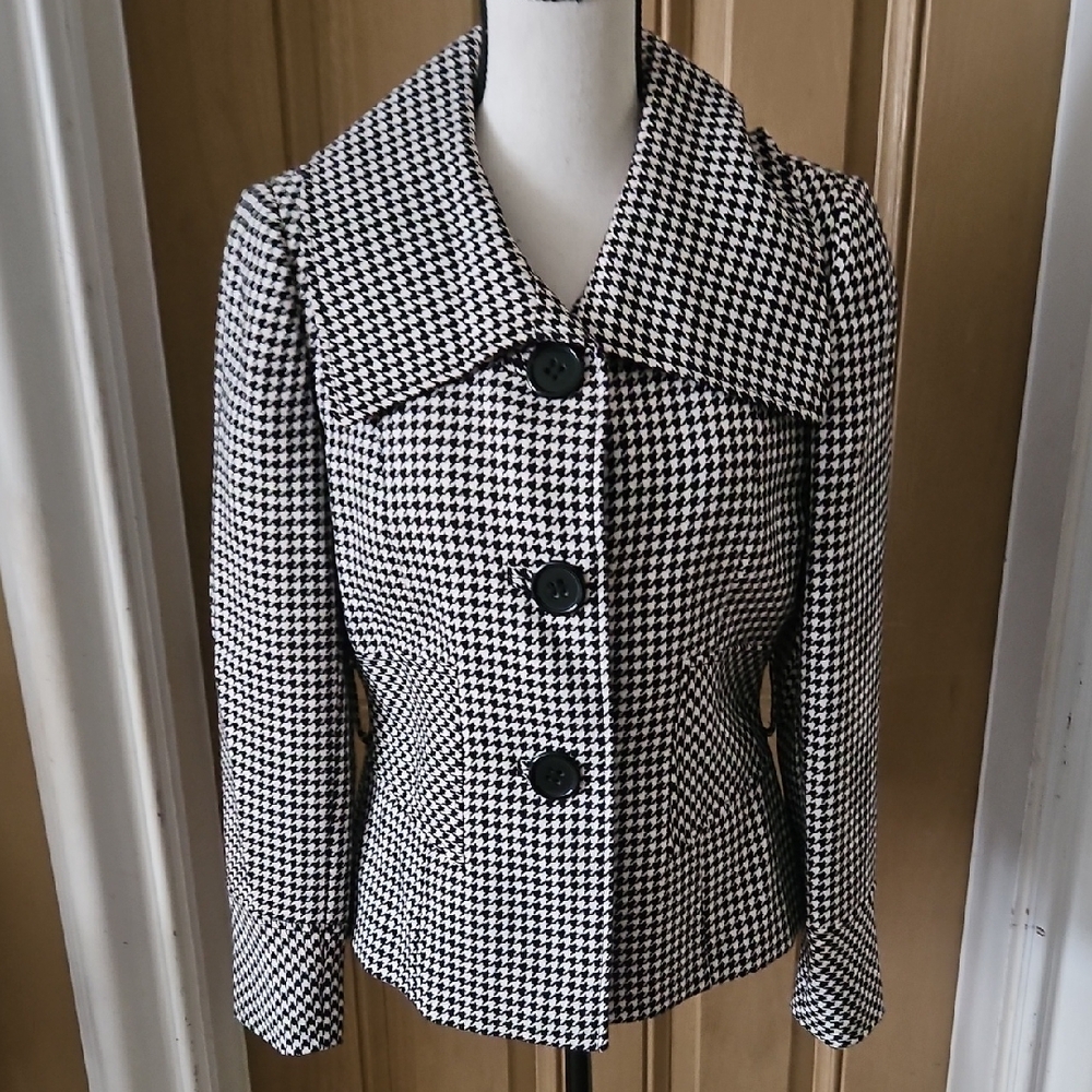 Black and White Houndstooth Blazer with Wide Collar